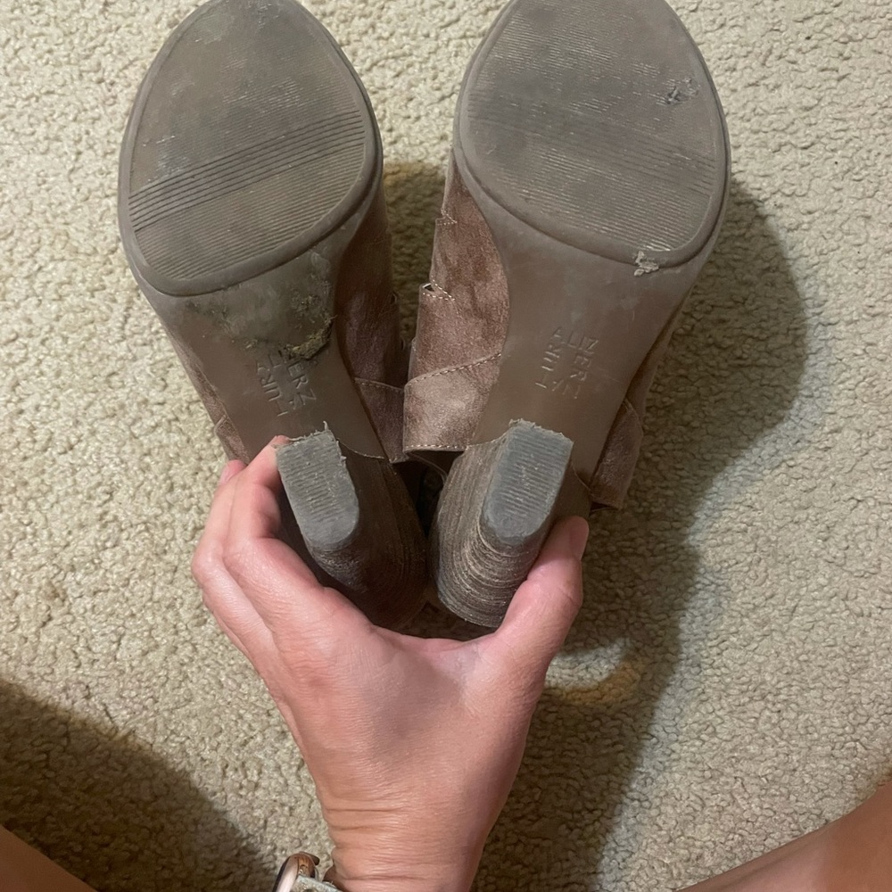 Size 7 - Picture 2 of 3